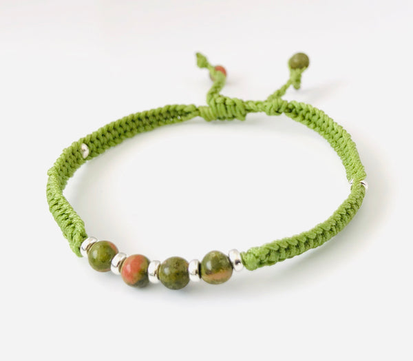 Armband van geknoopt draad, Unakite  kralen en (925) Verguld sterling zilver spacers. De armband is gemaakt met een schuifsluiting.